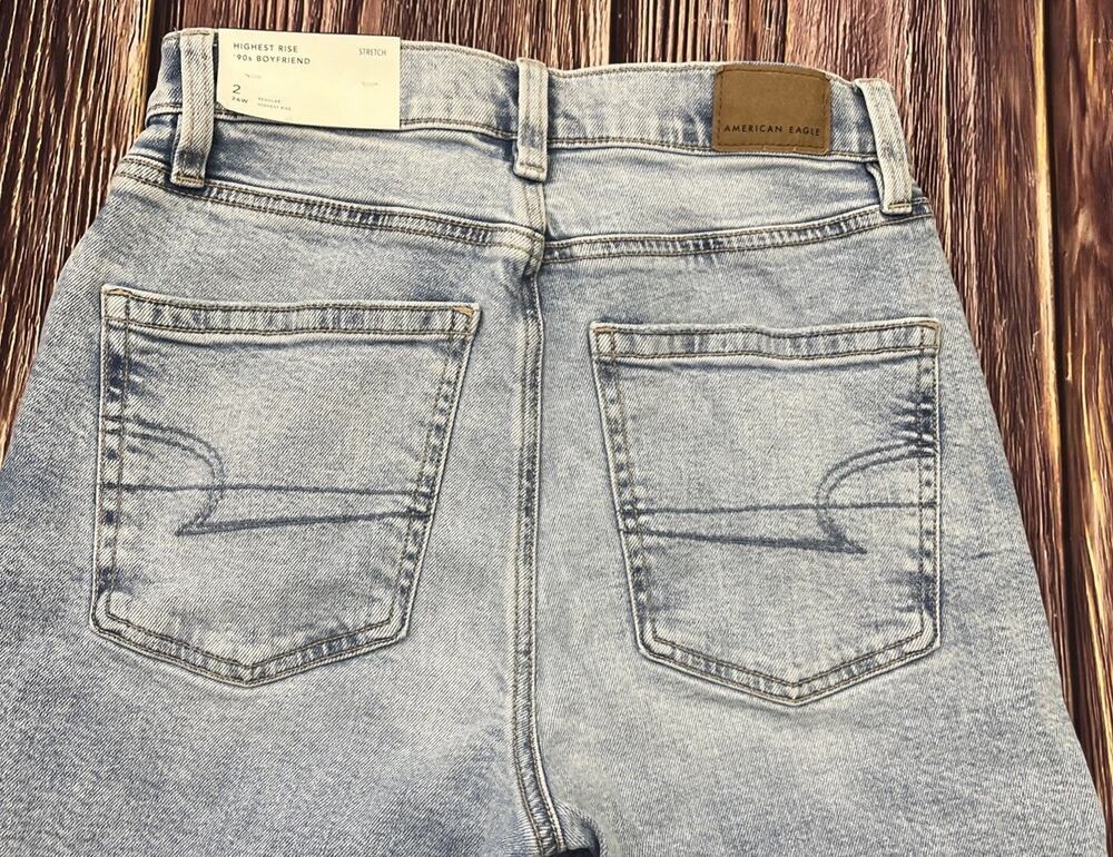 NWT American Eagle Highest Rise 90s Boyfriend Jeans Light Wash Womens Size 2